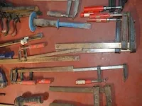 Pvc kist gevuld met 24 klemmen, 1 waterpas, pvc kist gevuld met spies en tang voor het leggen van tegels - afbeelding 5 van  9