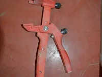 Pvc kist gevuld met 24 klemmen, 1 waterpas, pvc kist gevuld met spies en tang voor het leggen van tegels - afbeelding 9 van  9