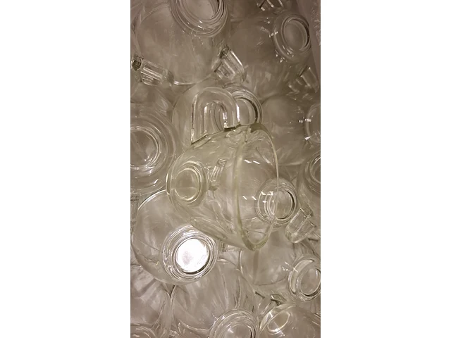 Pvc kist met tassen - afbeelding 1 van  2