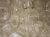 Pvc kist met tassen - afbeelding 1 van  2
