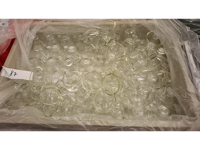 Pvc kist met tassen - afbeelding 2 van  2