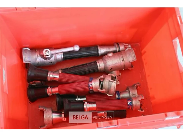 Pvc koffer met diverse bluspistolen - afbeelding 1 van  2