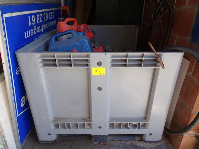 Pvc palletbox + inhoud - afbeelding 1 van  3