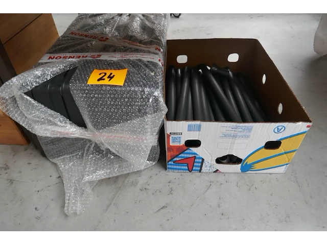 Pvc rek + wijnkratten - afbeelding 1 van  2