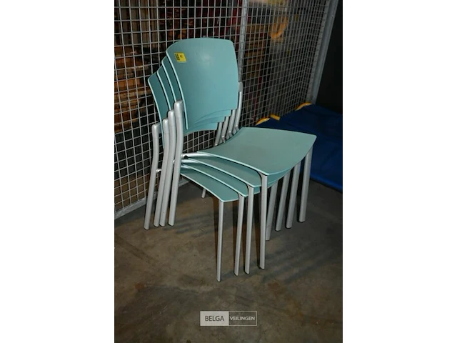 Pvc stapelstoeleen - afbeelding 1 van  4