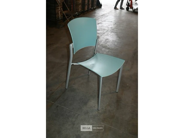 Pvc stapelstoeleen - afbeelding 2 van  4