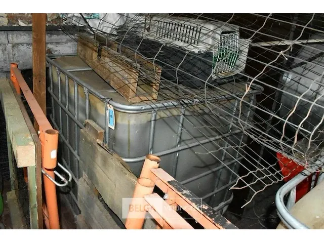 Pvc tank met ca. 1000l mazout - afbeelding 2 van  2