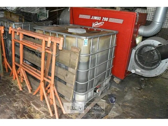 Pvc tank met ca. 700l mazout - afbeelding 1 van  1
