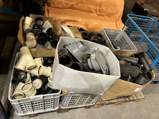 Pvc verbind/eindstukken en bochten - afbeelding 1 van  6