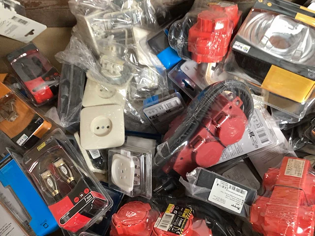 Q-link mix pallet elektra, kabels en connectors - afbeelding 2 van  6
