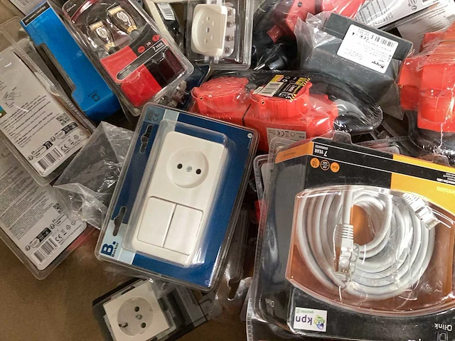 Q-link mix pallet elektra, kabels en connectors - afbeelding 3 van  6