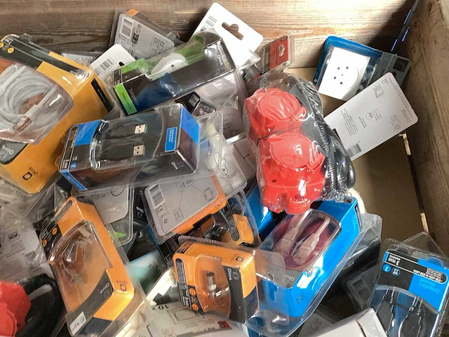 Q-link mix pallet elektra, kabels en connectors - afbeelding 5 van  6