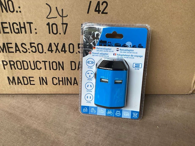 Q-link reisstekker wereldstekker, 2x usb 2.4a (96x) - afbeelding 1 van  6