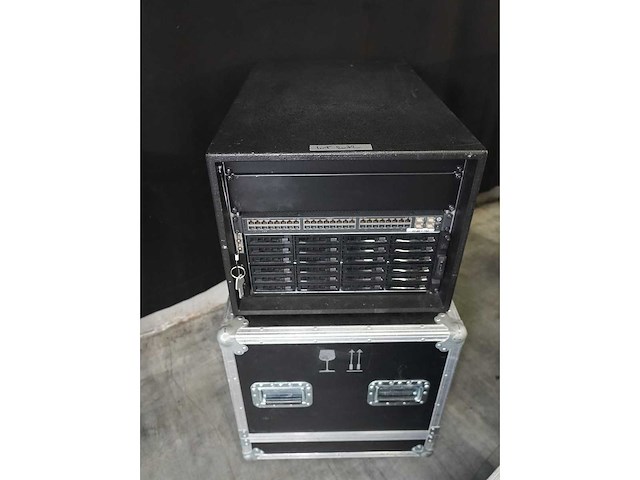 Q nap - nas server 60tb 48ports 10gbe switch - video - afbeelding 1 van  2