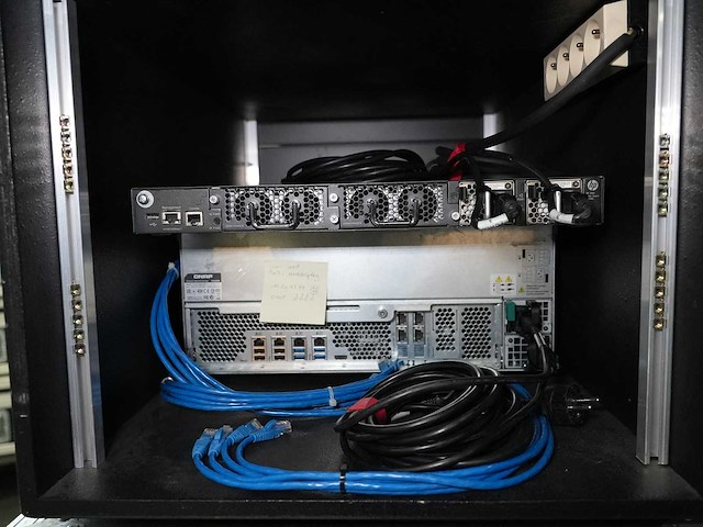 Q nap - nas server 60tb 48ports 10gbe switch - video - afbeelding 2 van  2