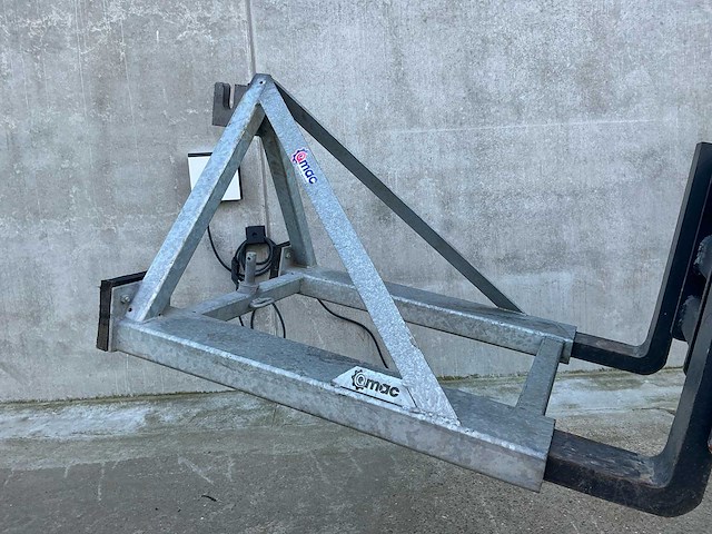 Qmac werktuigdrager - afbeelding 1 van  2
