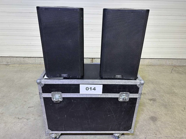 Qsc - k12.2 - luidspreker in case + raincover (2x) - afbeelding 1 van  3