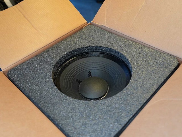 Qsc - sp-000116-00 - 12" woofer (eminence) for wl212 / gp212 – sp-000116-00 (new) - afbeelding 2 van  2