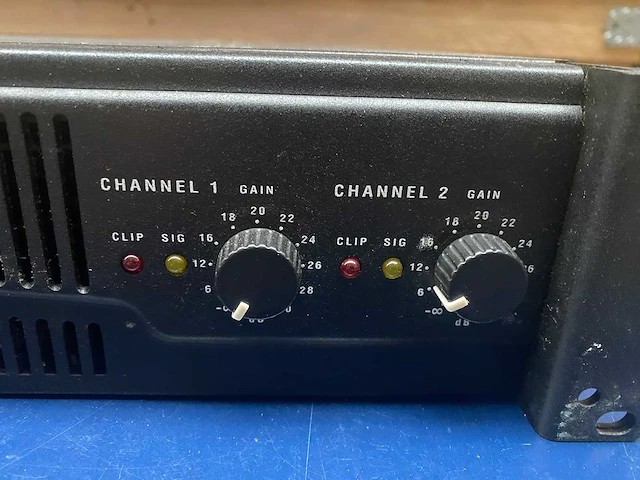 Qsc audio professionele 2 kanaals versterker, type rmx 850. - afbeelding 2 van  5