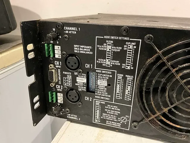 Qsc isa 450 versterker - afbeelding 4 van  4
