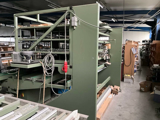 Raambeslagmontagetafel soenen hendrik m.t - afbeelding 1 van  14