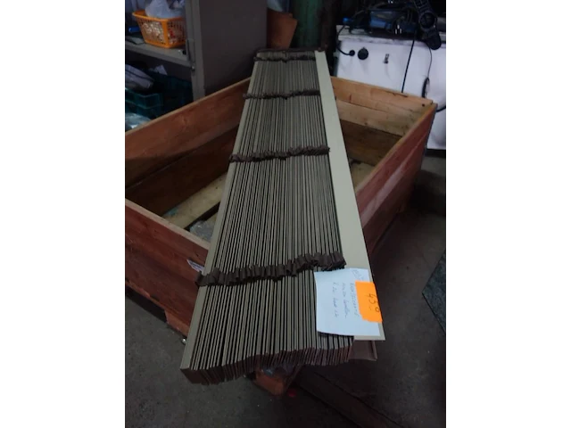 Raamdecoratie houten lamellen b. 1,70m h. 2,60m - afbeelding 1 van  2