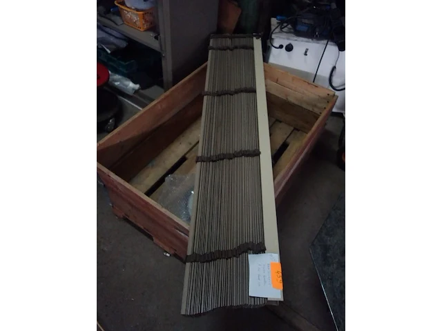 Raamdecoratie houten lamellen b. 1,70m h. 2,60m - afbeelding 2 van  2