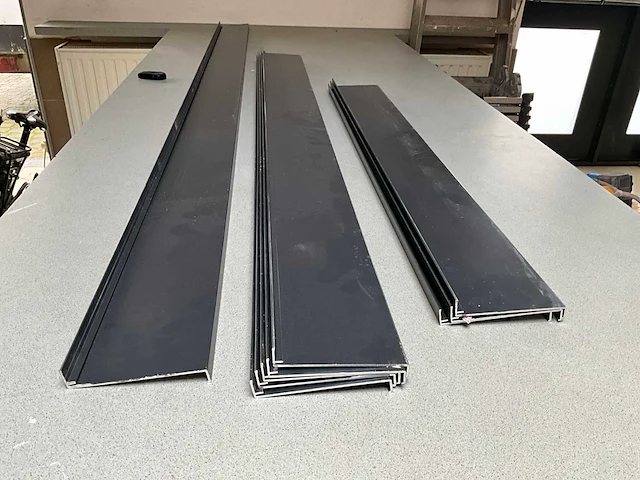 Raamdorpels aluminium 135mm 9 stuks - afbeelding 1 van  8