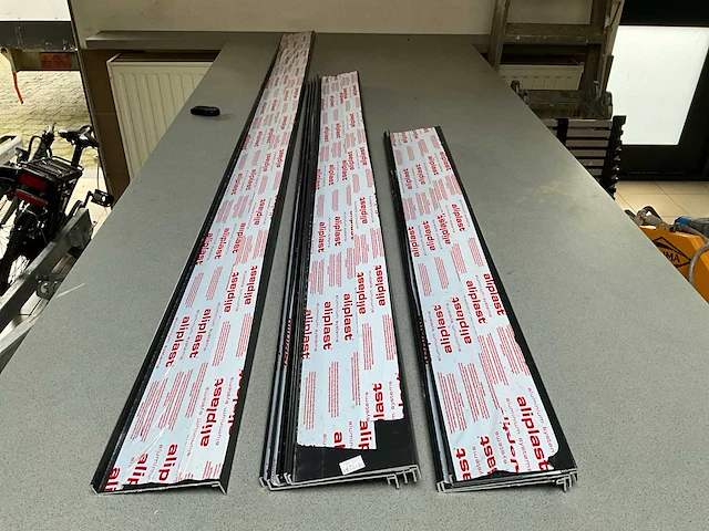 Raamdorpels aluminium 135mm 9 stuks - afbeelding 2 van  8