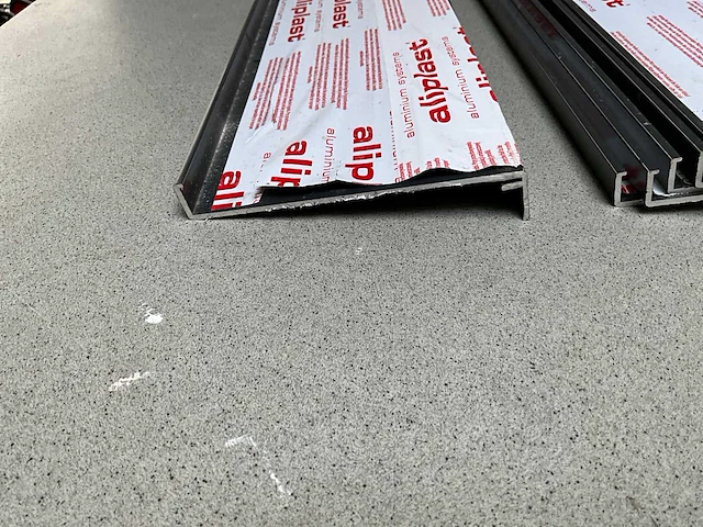 Raamdorpels aluminium 135mm 9 stuks - afbeelding 3 van  8