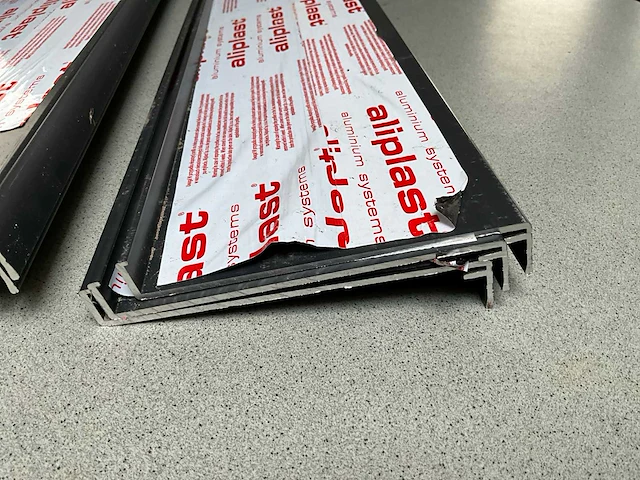 Raamdorpels aluminium 135mm 9 stuks - afbeelding 5 van  8