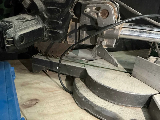 Radiaalafkortzaagmachine - afbeelding 4 van  4