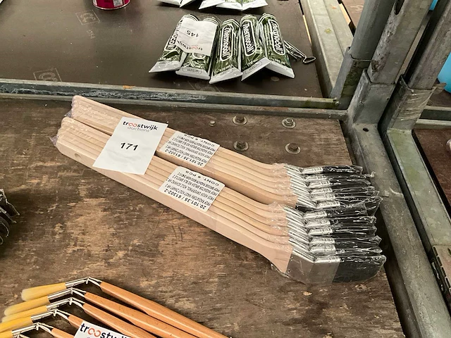 Radiator verfborstels voor schilders. (12x) - afbeelding 1 van  1