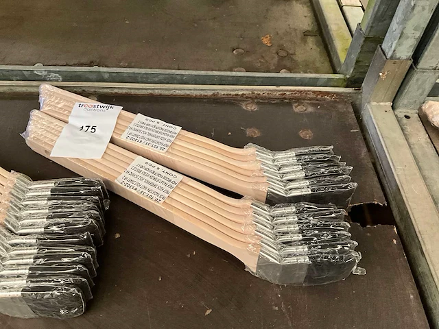 Radiator verfborstels voor schilders. (12x) - afbeelding 1 van  1