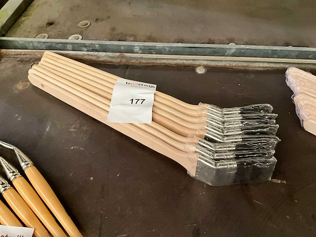 Radiator verfborstels voor schilders. (8x) - afbeelding 1 van  1