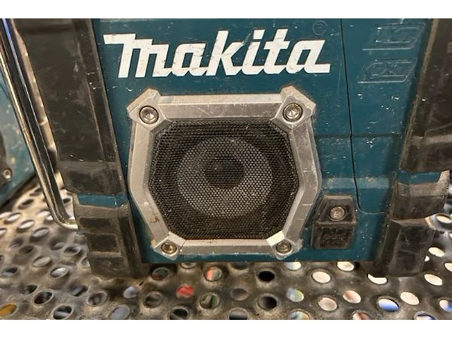 Radio makita - afbeelding 5 van  7