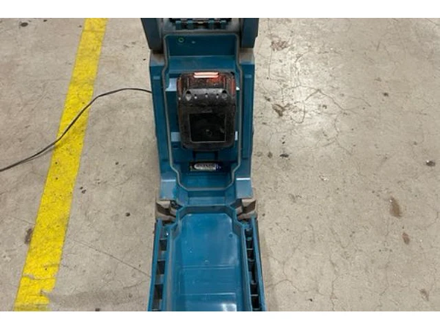 Radio makita - afbeelding 4 van  4