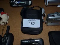 Radio medion, dockingstation, 2 fototoestellen, 6 gps tom tom zonder kabels, walkietalkie, usb lamp grundig, headset jabra, fm transmitter - afbeelding 2 van  8