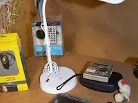 Radio medion, dockingstation, 2 fototoestellen, 6 gps tom tom zonder kabels, walkietalkie, usb lamp grundig, headset jabra, fm transmitter - afbeelding 4 van  8