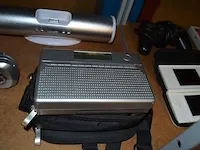 Radio medion, dockingstation, 2 fototoestellen, 6 gps tom tom zonder kabels, walkietalkie, usb lamp grundig, headset jabra, fm transmitter - afbeelding 7 van  8