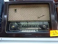 Radio speelt - afbeelding 1 van  1