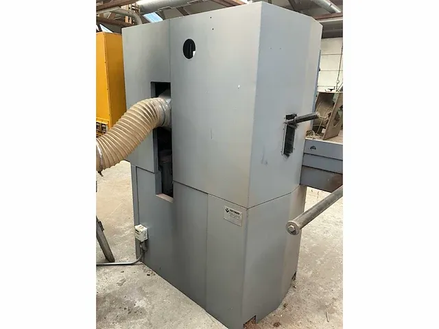Ramenpennenbank en profileermachine vertongen - afbeelding 10 van  21