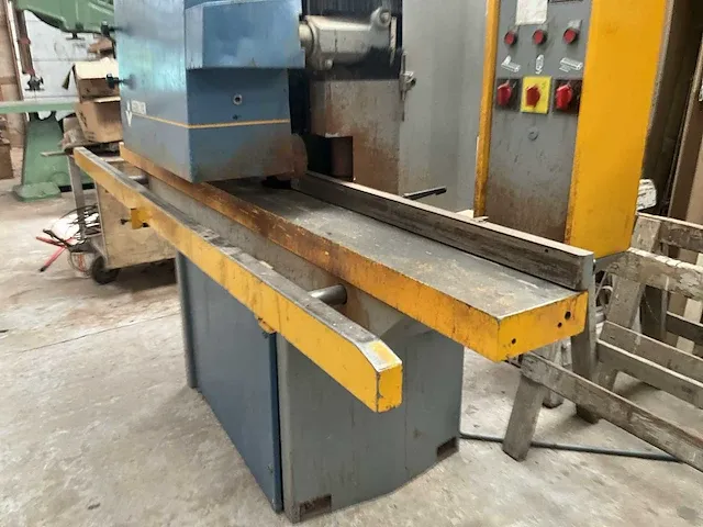 Ramenpennenbank en profileermachine vertongen - afbeelding 6 van  21