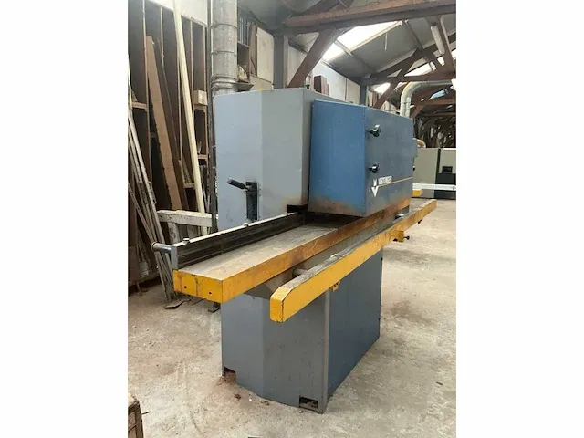 Ramenpennenbank en profileermachine vertongen - afbeelding 9 van  21
