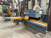 Ramenpennenbank en profileermachine vertongen