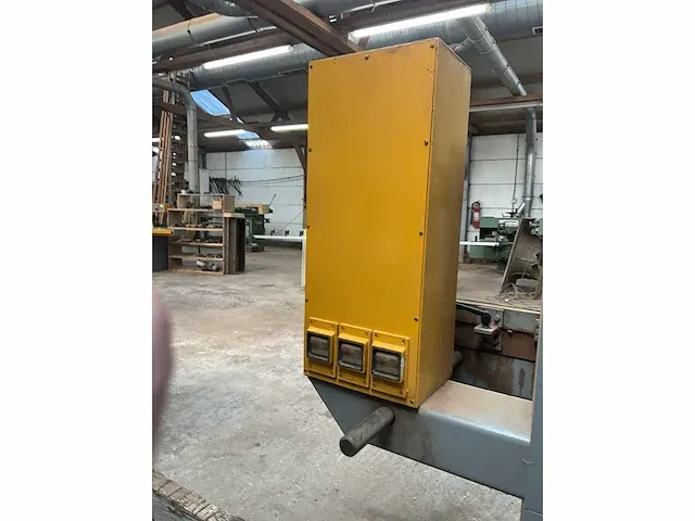 Ramenpennenbank en profileermachine vertongen - afbeelding 14 van  21