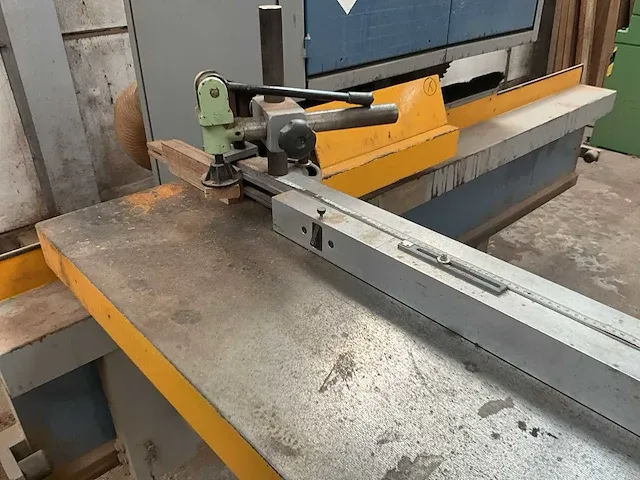 Ramenpennenbank en profileermachine vertongen - afbeelding 18 van  21