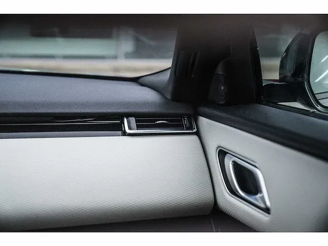 Range rover velar 3.0l mhev se suv - 2021 - afbeelding 33 van  61