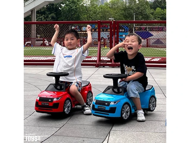 Range rover vogue loopauto voor kids - 360° draaicirkel - 1 tot 3 jaar - rood (nieuw) - afbeelding 5 van  6