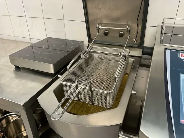 Rational variocookingcenter multi-kookapparaat met onderstel - afbeelding 12 van  12